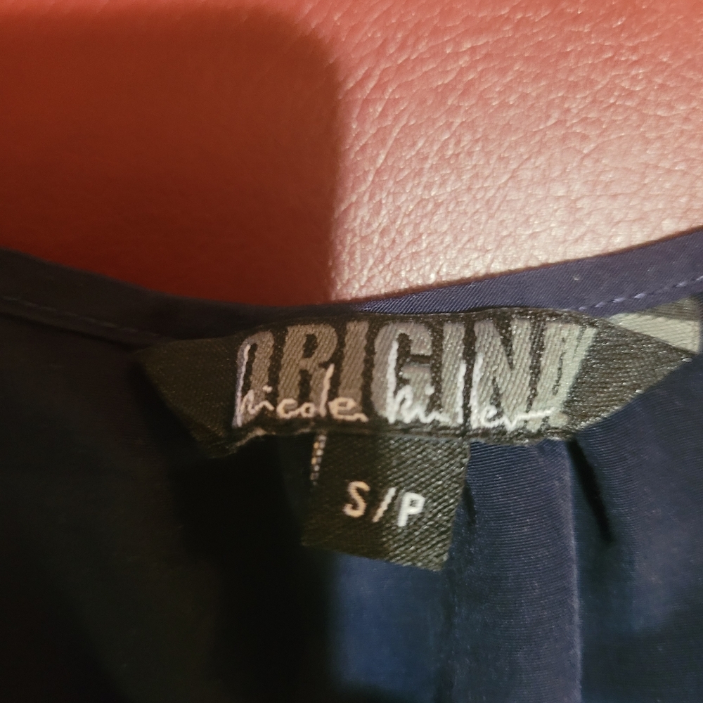 Blouse - Picture 2 of 4
